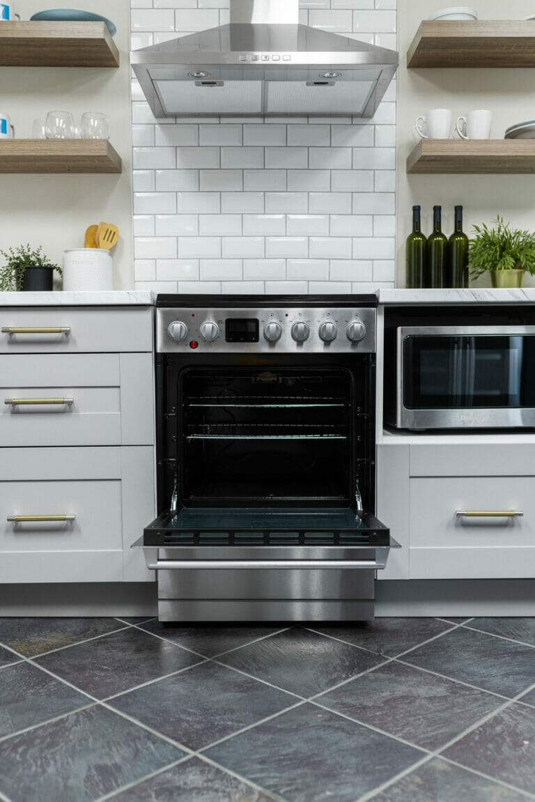 Danby 24in TruAirFry Smooth top Slidein Electric Range in Stainless